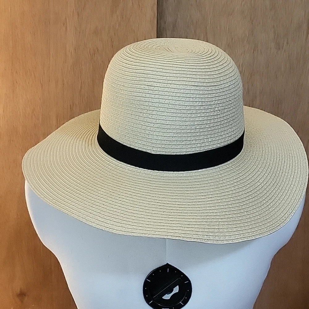 NWOT Womenβs Hawaii Straw Sun Hat with Black Band - Picture 2 of 7